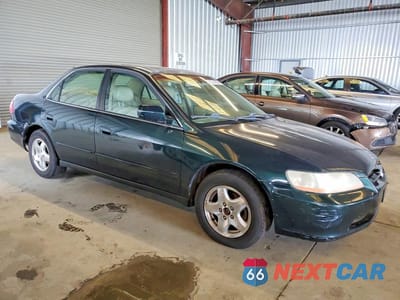 Czwarte zdjęcie samochodu z boku: 2000 HONDA ACCORD VIN:1HGCG165XYA039039 - miniatura