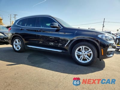 Czwarte zdjęcie samochodu z boku: 2019 BMW X3 SDRIVE30I VIN:5UXTR7C55KLF27800 - miniatura