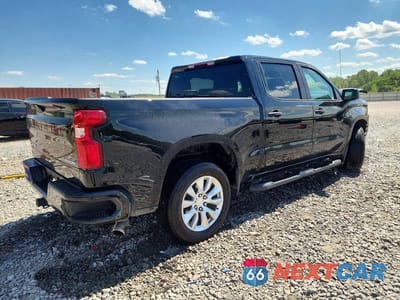 Trzecie zdjęcie samochodu z tyłu: 2021 CHEVROLET SILVERADO C1500 CUSTOM VIN:1GCPWBEH0MZ409141 - miniatura