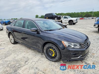 Czwarte zdjęcie samochodu z boku: 2018 VOLKSWAGEN PASSAT SE VIN:1VWBA7A39JC024723 - miniatura