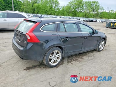Trzecie zdjęcie samochodu z tyłu: 2015 VOLVO V60 PREMIER VIN:YV1612SK0F1222407 - miniatura