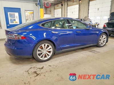 Trzecie zdjęcie samochodu z tyłu: 2015 TESLA MODEL S 70D VIN:5YJSA1S27FF090736 - miniatura