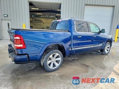 Trzecie zdjęcie samochodu z tyłu: 2022 RAM 1500 LIMITED VIN:1C6SRFHTXNN332724 - miniatura