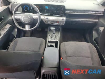 Zdjęcie 8 z 13 samochodu: 2025 HYUNDAI KONA SEL VIN:KM8HBCAB6SU305976 - miniatura