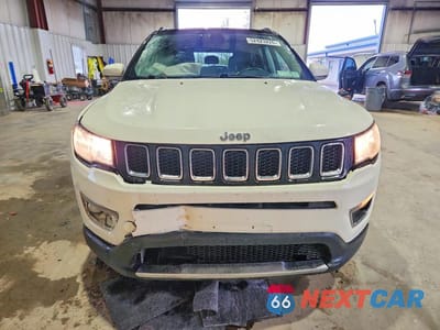 Piąte zdjęcie samochodu w środku: 2019 JEEP COMPASS LIMITED VIN:3C4NJDCB9KT596626 - miniatura