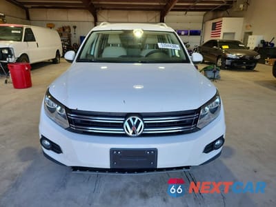Piąte zdjęcie samochodu w środku: 2014 VOLKSWAGEN TIGUAN S VIN:WVGBV3AXXEW542858 - miniatura
