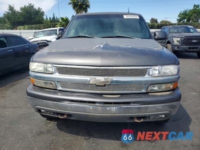 Piąte zdjęcie samochodu w środku: 2002 CHEVROLET TAHOE K1500 VIN:1GNEK13T52J248499 - miniatura