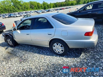 Drugie zdjęcie samochodu z przodu: 2000 TOYOTA CAMRY LE VIN:4T1BG22K9YU008581 - miniatura