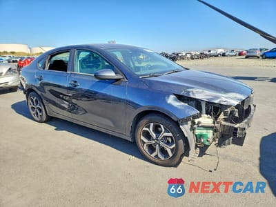 Czwarte zdjęcie samochodu z boku: 2020 KIA FORTE LXS VIN:3KPF24AD4LE185162 - miniatura