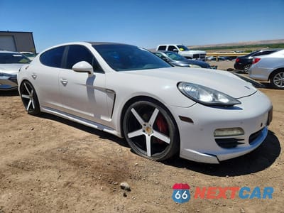 Czwarte zdjęcie samochodu z boku: 2012 PORSCHE PANAMERA 2 VIN:WP0AA2A70CL014556 - miniatura
