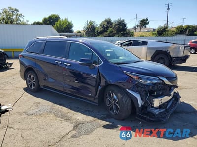 Czwarte zdjęcie samochodu z boku: 2025 TOYOTA SIENNA PLATINUM 7-PASSENGER VIN:5TDESKFC3SS226580 - miniatura