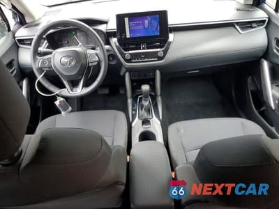 Zdjęcie 8 z 13 samochodu: 2024 TOYOTA COROLLA CROSS LE VIN:7MUCAABG3RV105383 - miniatura