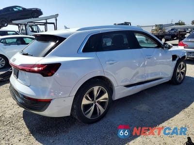 Trzecie zdjęcie samochodu z tyłu: 2024 AUDI Q8 E-TRON PREMIUM PLUS VIN:WA15AAGE0RB027625 - miniatura