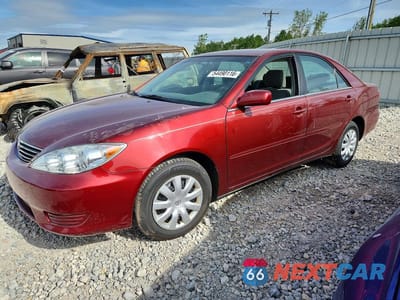 2005 TOYOTA CAMRY LE 4T1BE30K95U400132 - główne zdjęcie licytacji z USA - miniatura