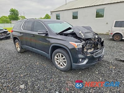 Czwarte zdjęcie samochodu z boku: 2018 CHEVROLET TRAVERSE LT VIN:1GNERGKWXJJ102995 - miniatura
