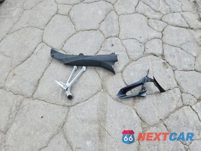 Zdjęcie 9 z 10 samochodu: 2008 SUZUKI GSX-R750 VIN:JS1GR7LAX82103339 - miniatura