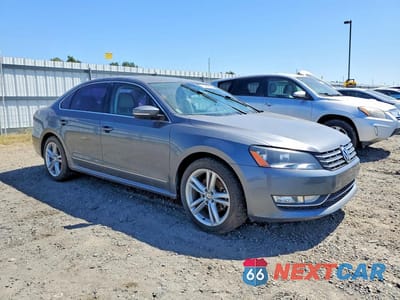 Czwarte zdjęcie samochodu z boku: 2014 VOLKSWAGEN PASSAT SEL VIN:1VWCN7A3XEC101758 - miniatura