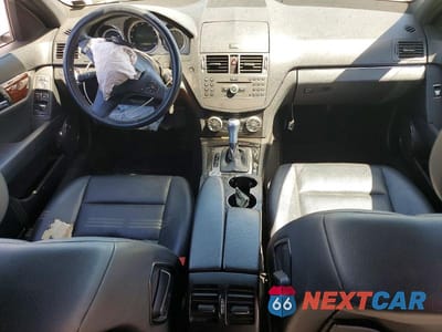 Zdjęcie 8 z 13 samochodu: 2011 MERCEDES-BENZ C VIN:WDDGF5EB2BA515749 - miniatura