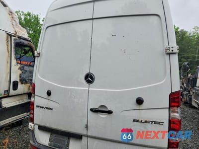 Zdjęcie 10 z 13 samochodu: 2014 MERCEDES-BENZ SPRINTER 2500 VIN:WD3PE8DC2E5923930 - miniatura