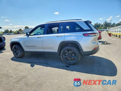 Drugie zdjęcie samochodu z przodu: 2025 JEEP GRAND CHEROKEE LIMITED VIN:1C4RJHBGXSC301518 - miniatura