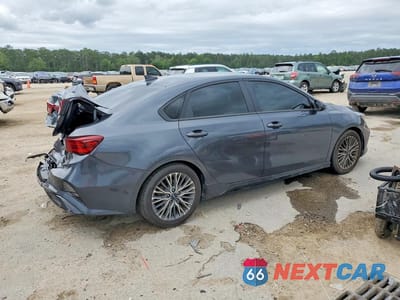 Trzecie zdjęcie samochodu z tyłu: 2023 KIA FORTE GT LINE VIN:3KPF54AD8PE587814 - miniatura
