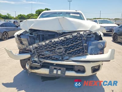 Piąte zdjęcie samochodu w środku: 2019 NISSAN TITAN SV VIN:1N6AA1E68KN529168 - miniatura