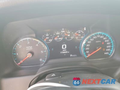 Zdjęcie 9 z 13 samochodu: 2017 CHEVROLET SUBURBAN K1500 LT VIN:1GNSKHKC9HR344708 - miniatura