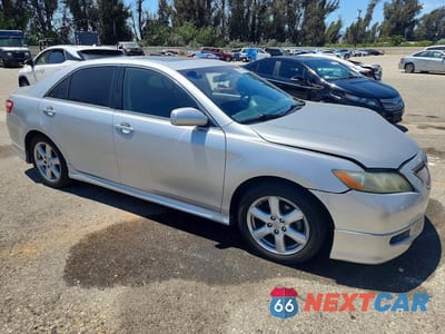 Czwarte zdjęcie samochodu z boku: 2007 TOYOTA CAMRY SE VIN:4T1BE46K67U714014 - miniatura