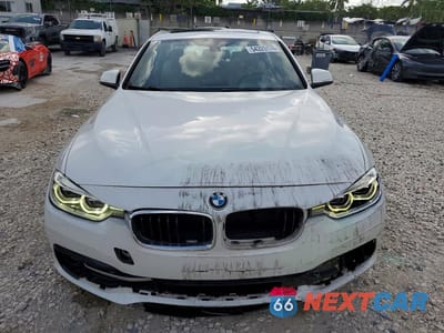 Piąte zdjęcie samochodu w środku: 2018 BMW 330 I VIN:WBA8B9G5XJNU98079 - miniatura