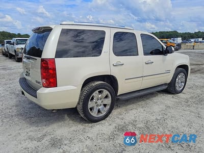 Trzecie zdjęcie samochodu z tyłu: 2010 GMC YUKON SLT VIN:1GKUCCE04AR288352 - miniatura