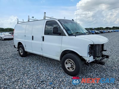 Czwarte zdjęcie samochodu z boku: 2022 CHEVROLET EXPRESS G2500 VIN:1GCWGAFPXN1194120 - miniatura
