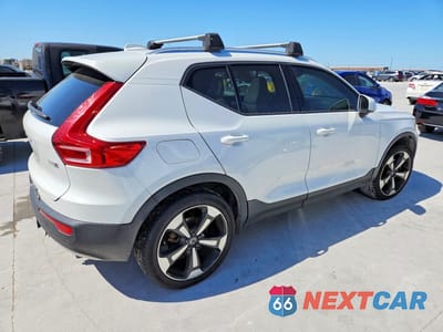 Trzecie zdjęcie samochodu z tyłu: 2019 VOLVO XC40 T5 MOMENTUM VIN:YV4162XZ8K2014946 - miniatura
