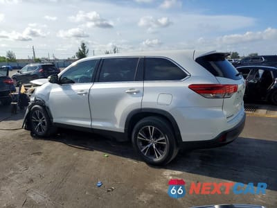 Drugie zdjęcie samochodu z przodu: 2019 TOYOTA HIGHLANDER LE VIN:5TDZARFH5KS060135 - miniatura