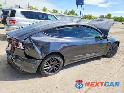 Trzecie zdjęcie samochodu z tyłu: 2025 TESLA MODEL 3 VIN:5YJ3E1EA7SF992650 - miniatura