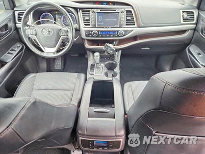 Zdjęcie 8 z 13 samochodu: 2019 TOYOTA HIGHLANDER LE PLUS VIN:5TDBZRFH4KS969591 - miniatura