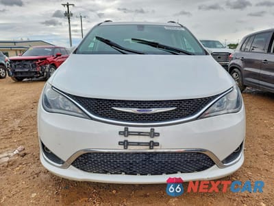 Piąte zdjęcie samochodu w środku: 2019 CHRYSLER PACIFICA TOURING L VIN:2C4RC1BG4KR665720 - miniatura