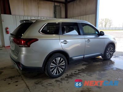 Trzecie zdjęcie samochodu z tyłu: 2019 MITSUBISHI OUTLANDER SE VIN:JA4AZ3A32KZ003995 - miniatura