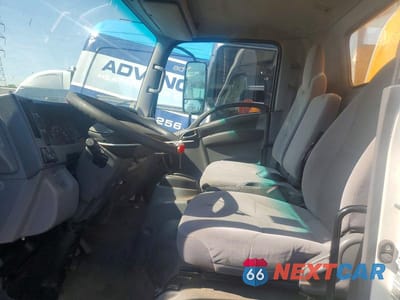 Zdjęcie 7 z 12 samochodu: 2021 ISUZU NPR BOX TRUCK VIN:54DB4W1D5MS207989 - miniatura