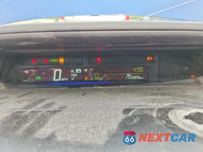 Zdjęcie 9 z 13 samochodu: 2014 TOYOTA PRIUS V TWO VIN:JTDZN3EU4E3335757 - miniatura
