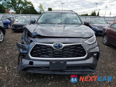 Piąte zdjęcie samochodu w środku: 2024 TOYOTA HIGHLANDER HYBRID XLE VIN:5TDKBRCHXRS606893 - miniatura