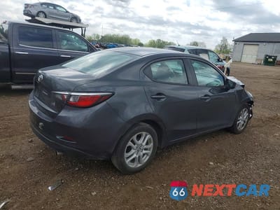 Trzecie zdjęcie samochodu z tyłu: 2017 TOYOTA YARIS IA BASE VIN:3MYDLBYV4HY174242 - miniatura