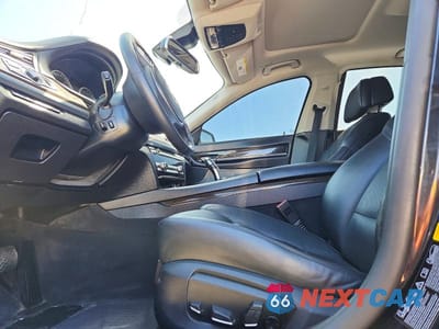 Zdjęcie 7 z 13 samochodu: 2013 BMW 750 XI VIN:WBAYB6C53DC998363 - miniatura