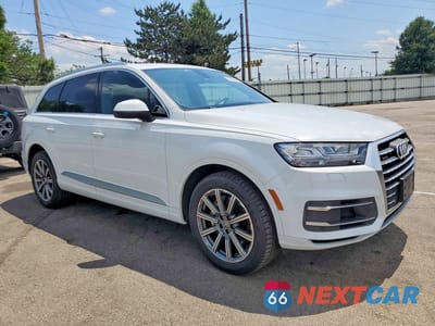 Czwarte zdjęcie samochodu z boku: 2019 AUDI Q7 PREMIUM PLUS VIN:WA1LAAF70KD023577 - miniatura