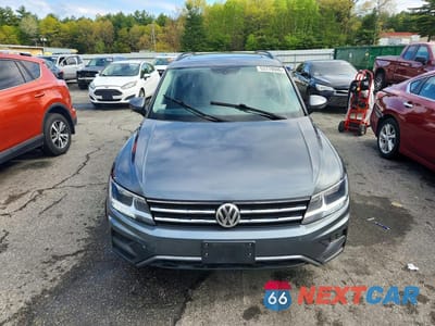 Piąte zdjęcie samochodu w środku: 2018 VOLKSWAGEN TIGUAN SE VIN:3VV2B7AX8JM123908 - miniatura