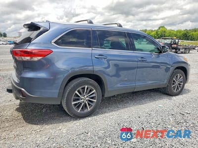 Trzecie zdjęcie samochodu z tyłu: 2019 TOYOTA HIGHLANDER XLE VIN:5TDKZRFH9KS326864 - miniatura