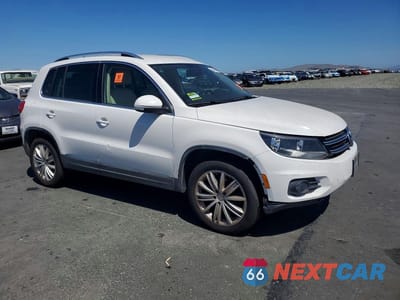 Czwarte zdjęcie samochodu z boku: 2013 VOLKSWAGEN TIGUAN S VIN:WVGBV3AXXDW601034 - miniatura