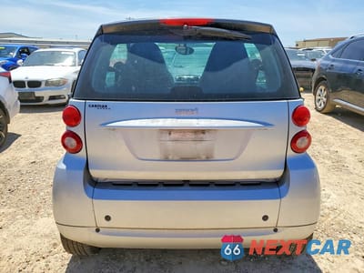 Zdjęcie 6 z 12 samochodu: 2012 SMART FORTWO PURE VIN:WMEEJ3BA7CK568007 - miniatura