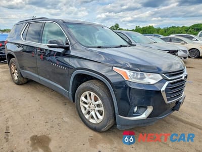 Czwarte zdjęcie samochodu z boku: 2019 CHEVROLET TRAVERSE LT VIN:1GNEVGKW6KJ152807 - miniatura