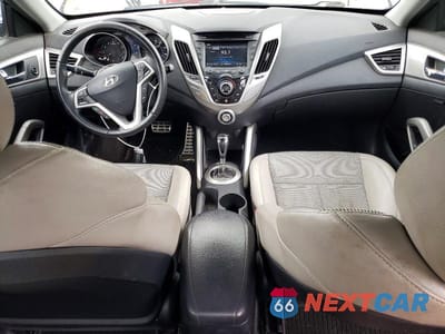 Zdjęcie 8 z 12 samochodu: 2013 HYUNDAI VELOSTER BASE VIN:KMHTC6AD3DU099190 - miniatura