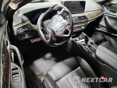 Zdjęcie 8 z 13 samochodu: 2021 BMW 530 XI VIN:WBA13BJ04MCF15335 - miniatura